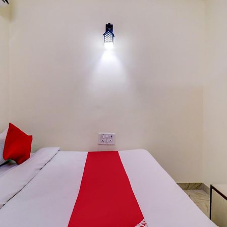 Hotel O Rs Hotels Near Pitampura Metro Delhi  Exterior photo