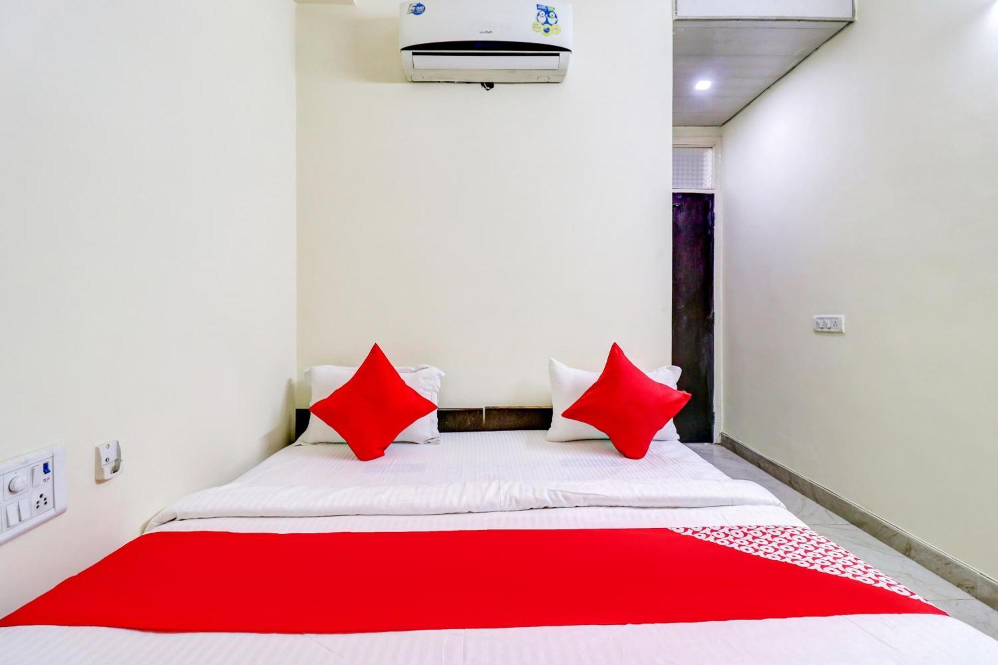 Hotel O Rs Hotels Near Pitampura Metro Delhi  Exterior photo