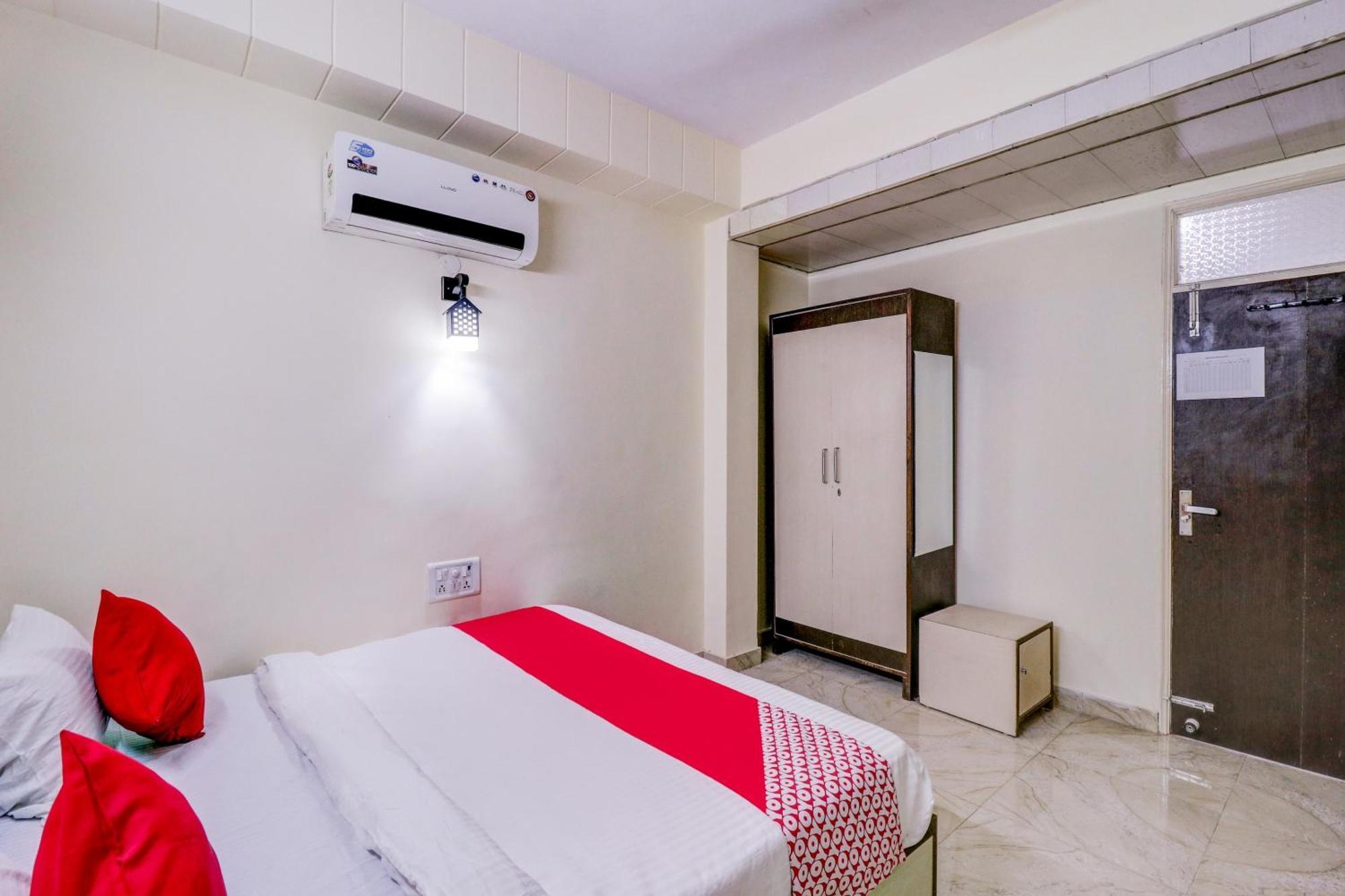 Hotel O Rs Hotels Near Pitampura Metro Delhi  Exterior photo