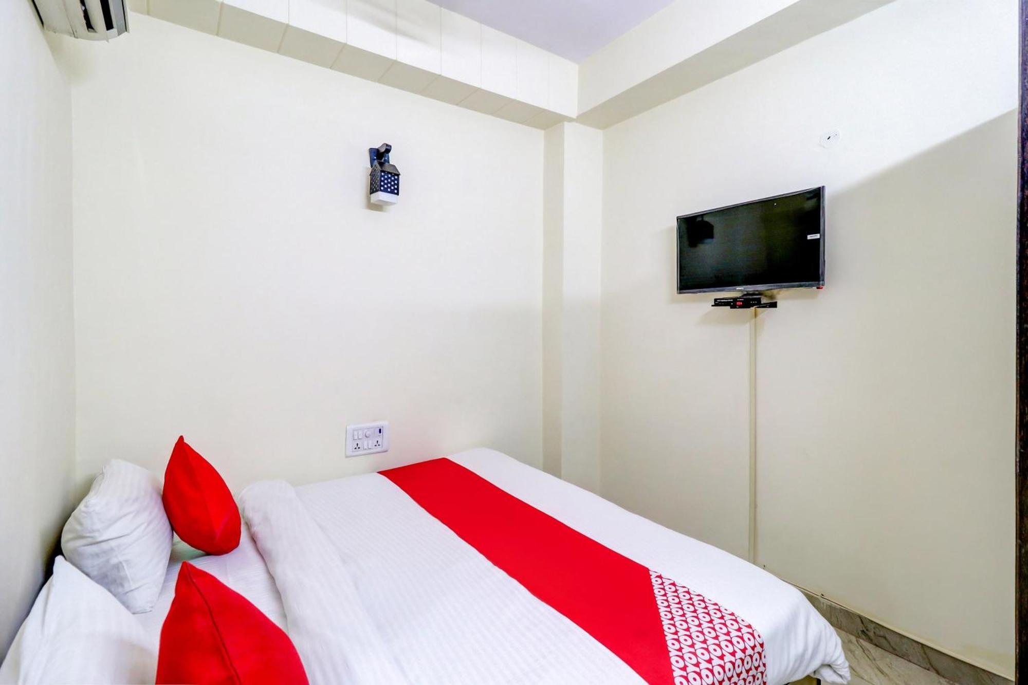 Hotel O Rs Hotels Near Pitampura Metro Delhi  Exterior photo