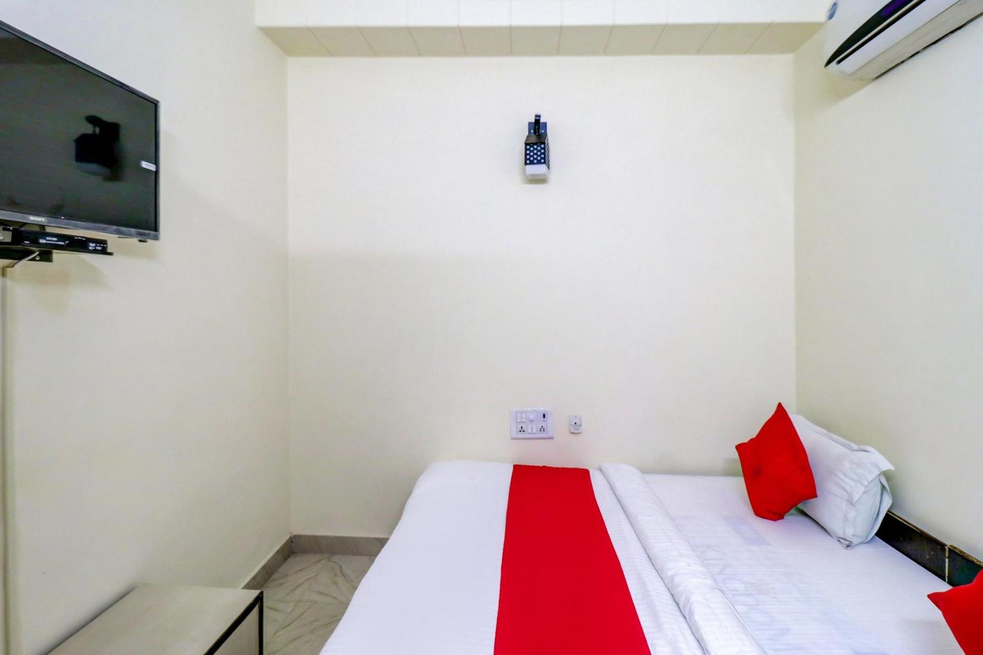 Hotel O Rs Hotels Near Pitampura Metro Delhi  Exterior photo
