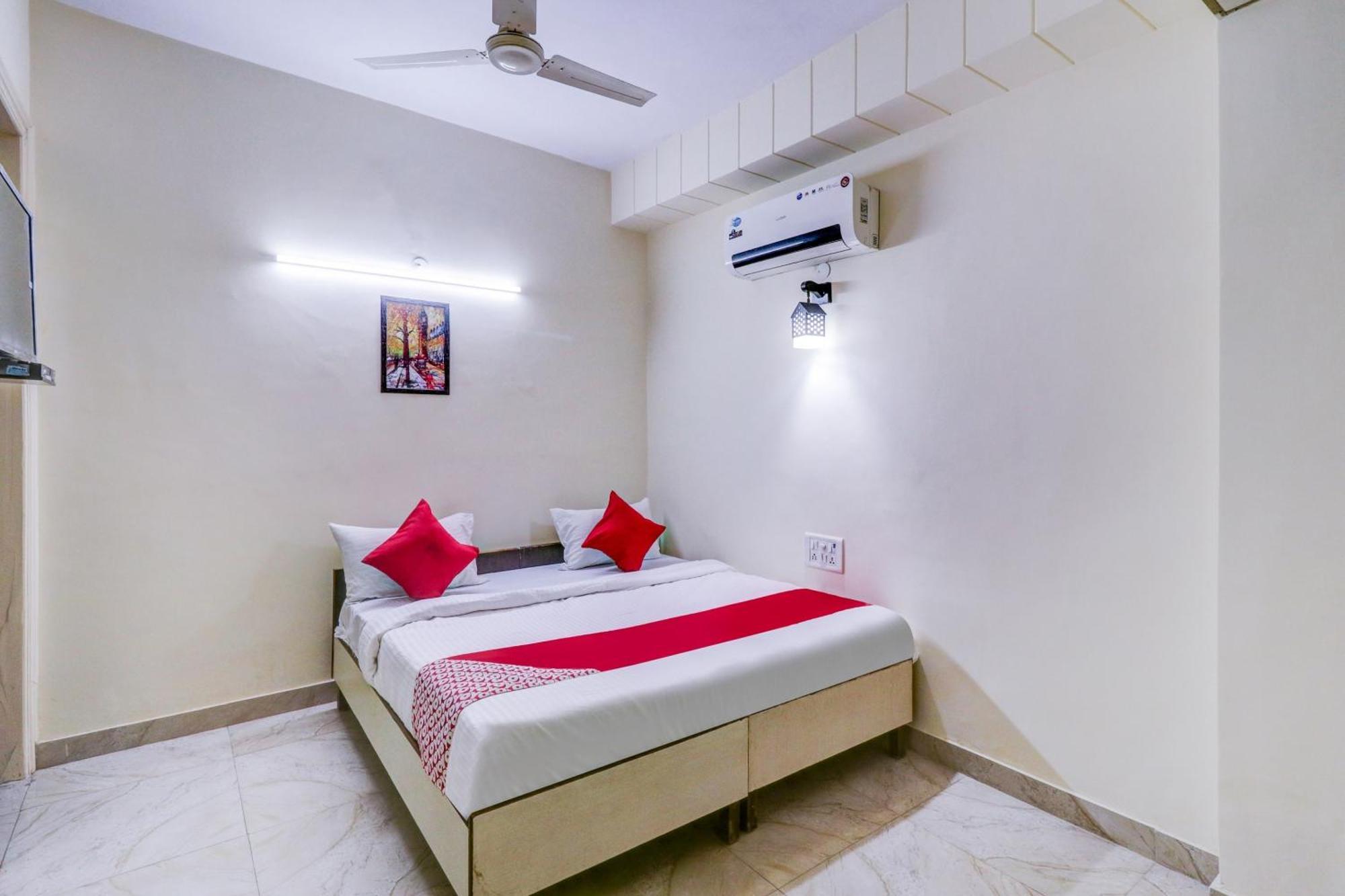 Hotel O Rs Hotels Near Pitampura Metro Delhi  Exterior photo