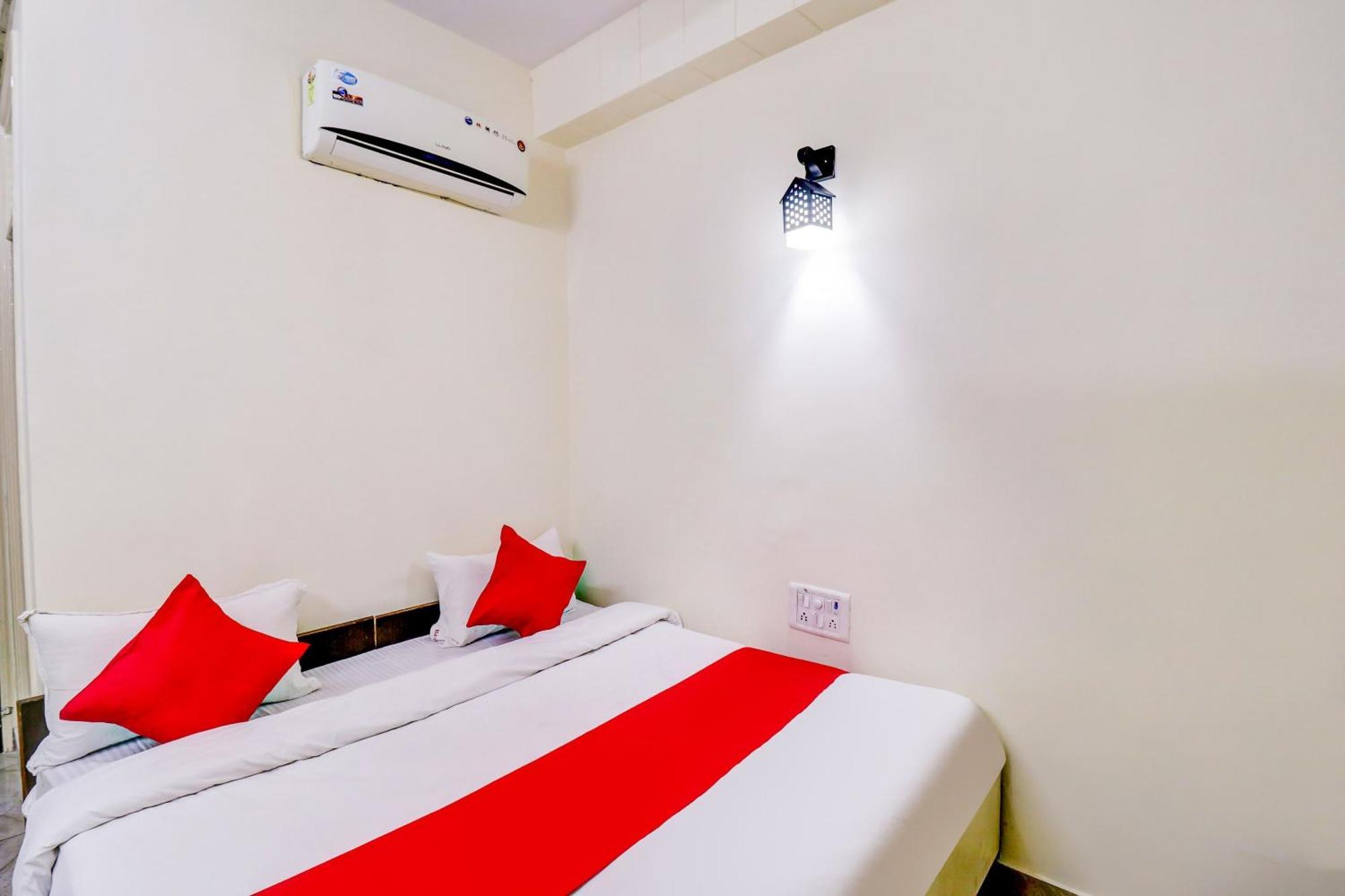 Hotel O Rs Hotels Near Pitampura Metro Delhi  Exterior photo