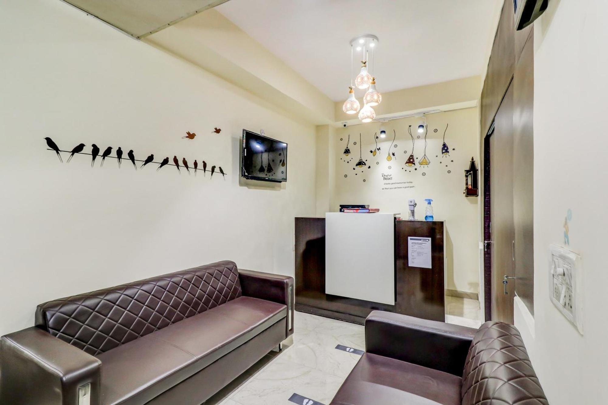 Hotel O Rs Hotels Near Pitampura Metro Delhi  Exterior photo