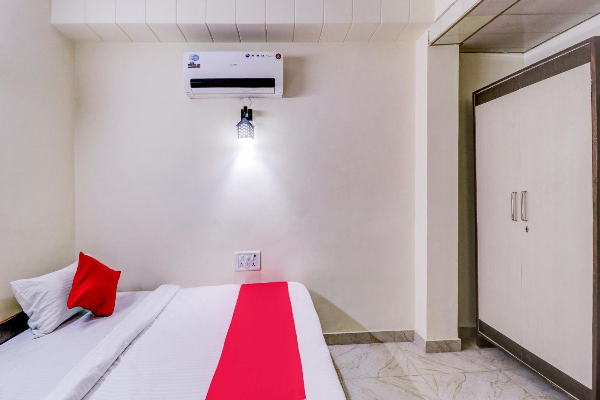 Hotel O Rs Hotels Near Pitampura Metro Delhi  Exterior photo