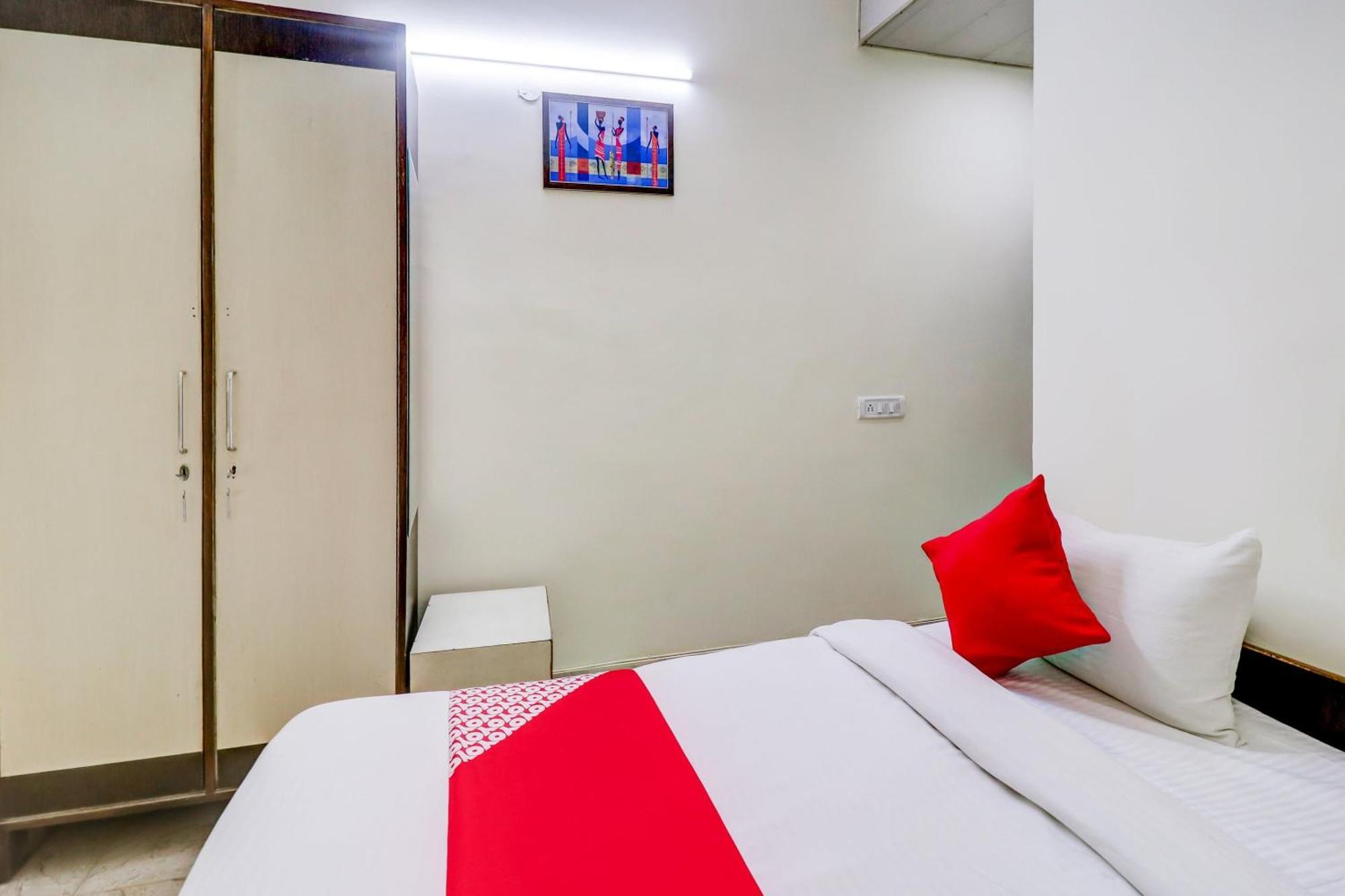 Hotel O Rs Hotels Near Pitampura Metro Delhi  Exterior photo