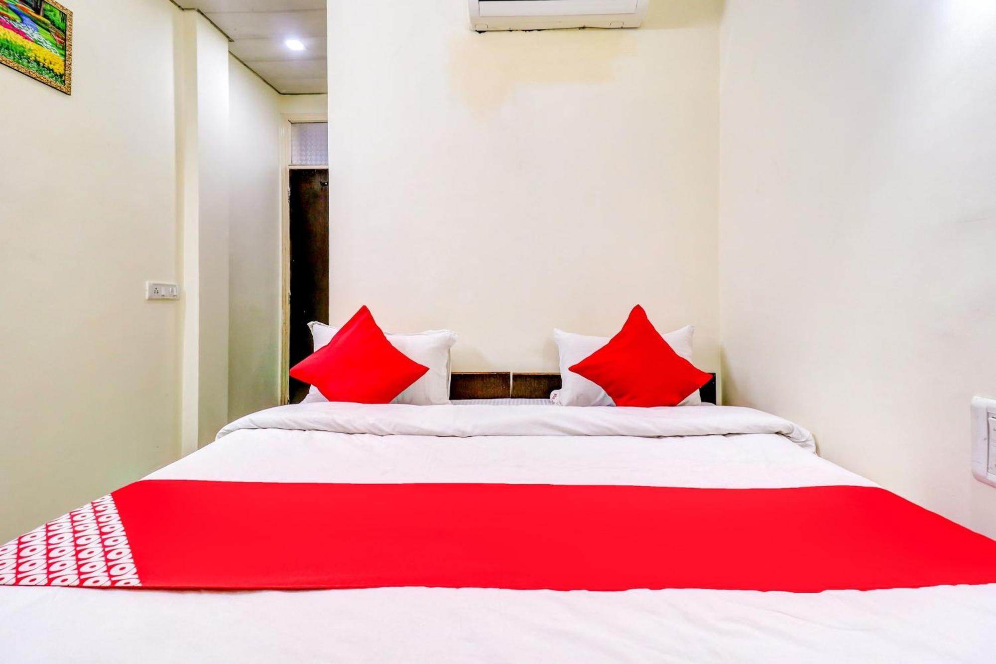 Hotel O Rs Hotels Near Pitampura Metro Delhi  Exterior photo