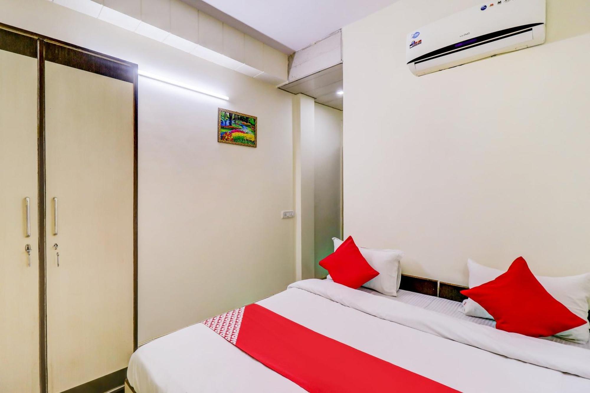 Hotel O Rs Hotels Near Pitampura Metro Delhi  Exterior photo