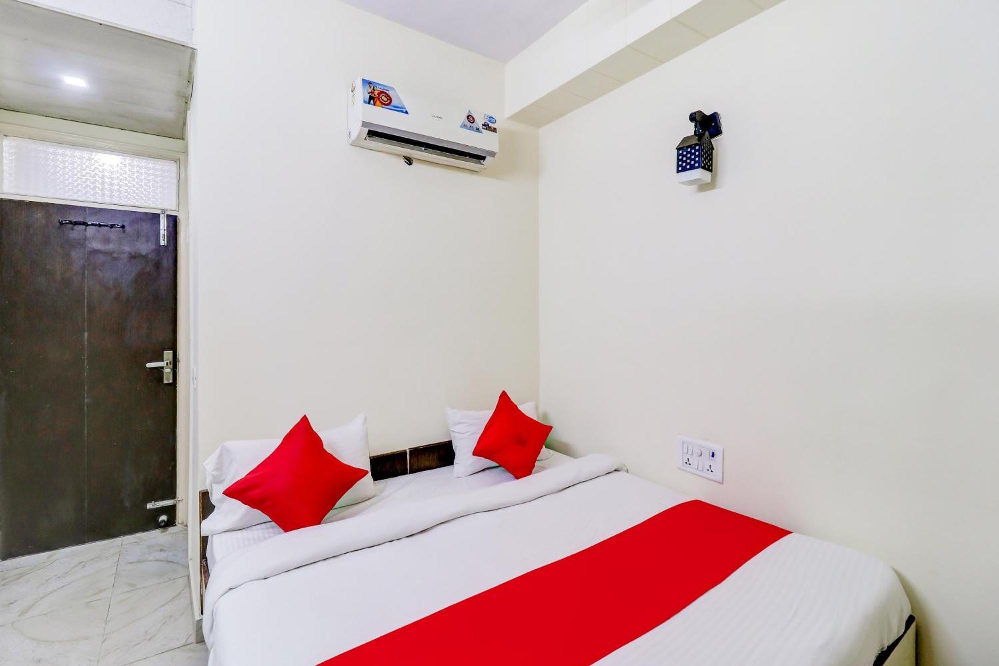 Hotel O Rs Hotels Near Pitampura Metro Delhi  Exterior photo