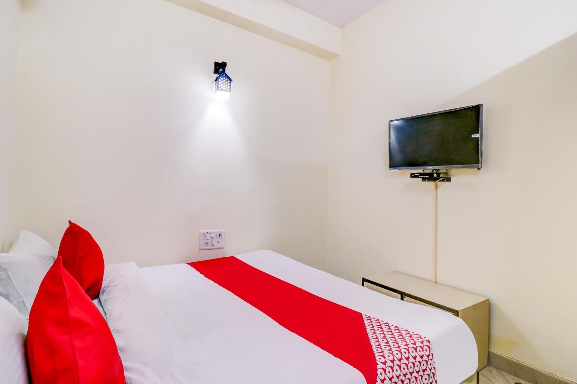Hotel O Rs Hotels Near Pitampura Metro Delhi  Exterior photo